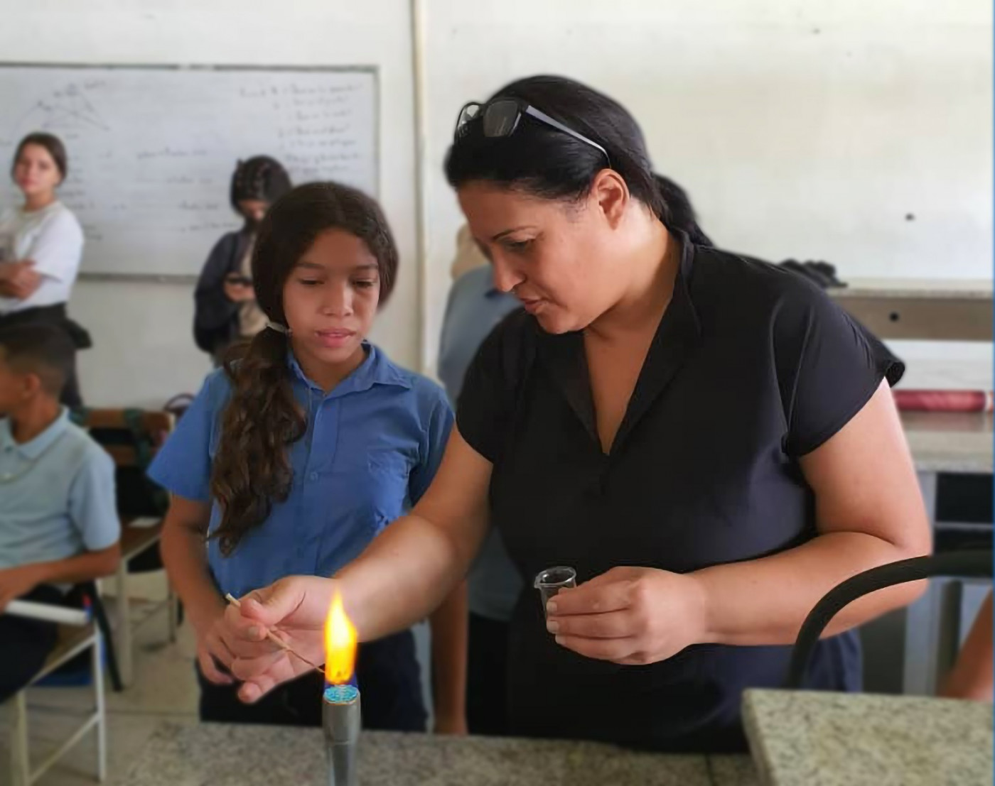 Estudiantes de escuela Técnica Industrial Julio Calcaño reciben formación en tecnología química