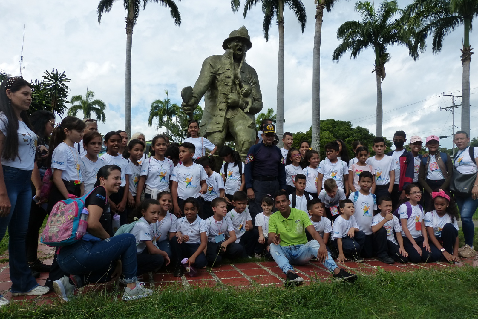 Semillero científico en visita guiada a bomberos del estado Aragua