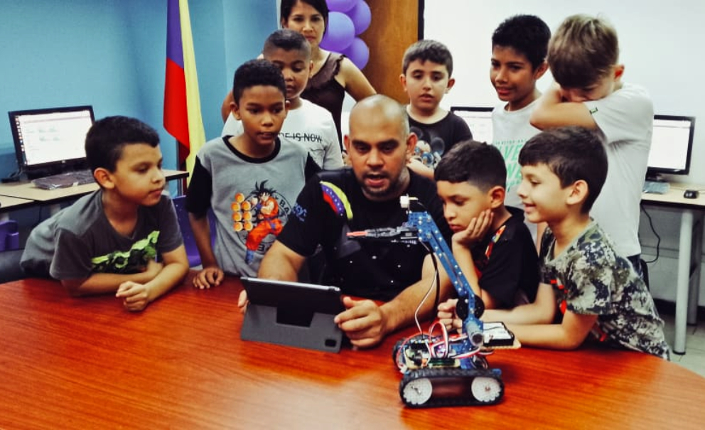 Niños y Jóvenes aprenden Robótica y Programación desde Infocentro Carabobo