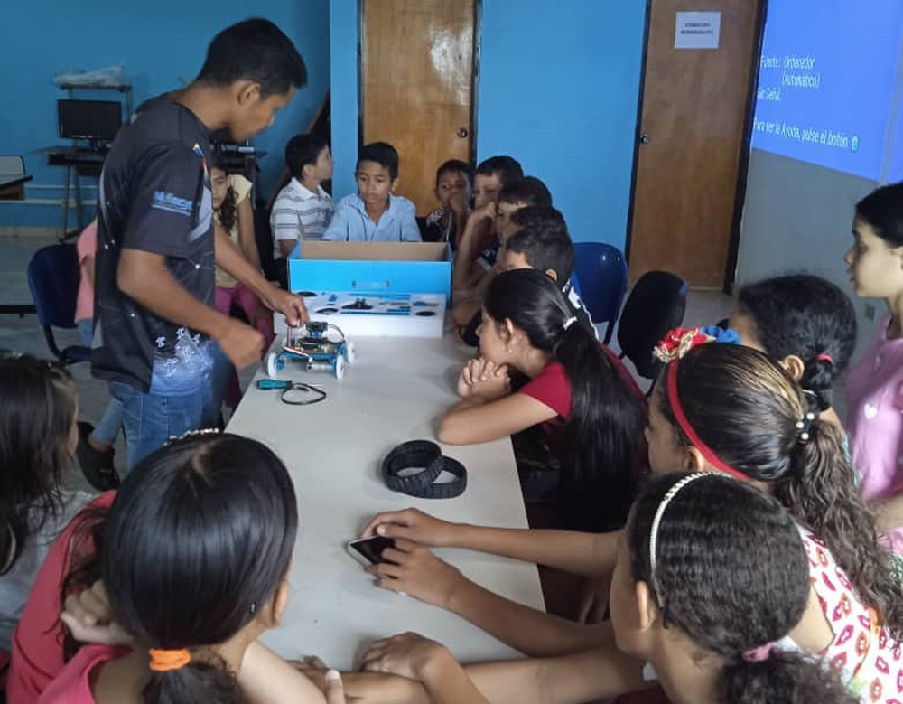 Taller de Robótica y Programación llega al Infocentro Libertadores de América