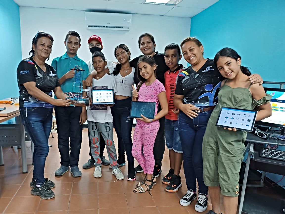 Taller de Instrucción a la Robótica y Programación en Las Tinajitas