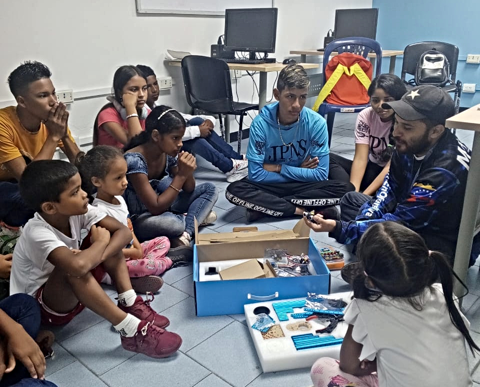 I Taller de Robótica dirigida a niños y niñas desde el Infocentro Biblioteca Pública “Rómulo Gallegos”