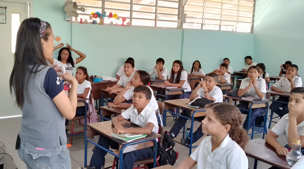 La robótica llega a los niños de la “E.E.B. Quebrada Honda” de la mano de Infocentro Carabobo