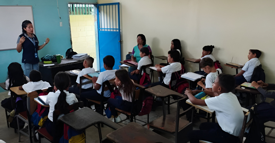 Los niños y niñas de la U.E.N. Madre Teresa de Calcuta disfrutaron del taller introductorio a la robótica