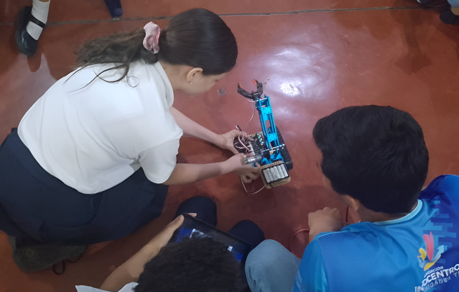 La Ciencia y la Tecnología se revolucionan en «Nuestra Señora de Lourdes»