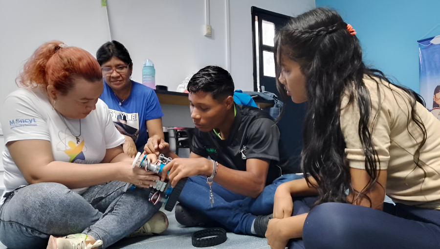 Escuela Técnica Agropecuaria «Oscar Villanueva» Recibe Taller Formativo en Robótica Educativa promoviendo la ciencia y la tecnología