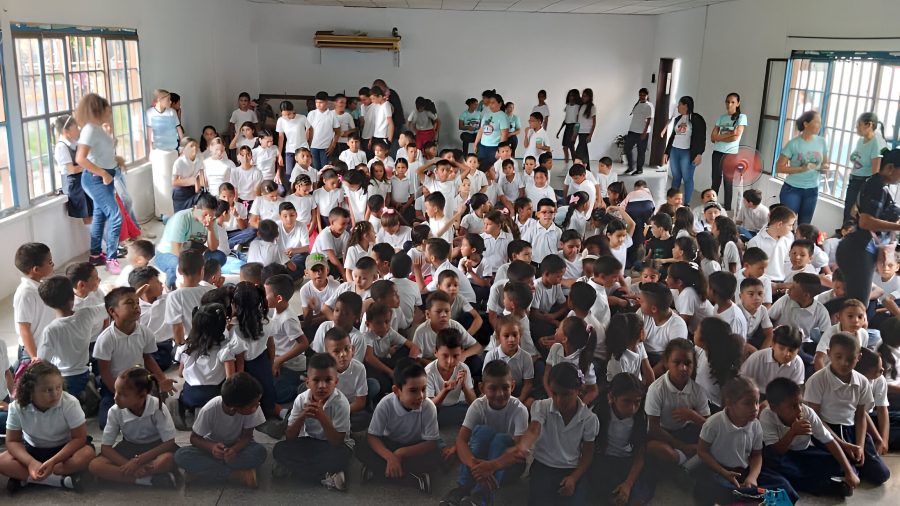 Kit robótica visita la escuela básica «Ciudad San Felipe»