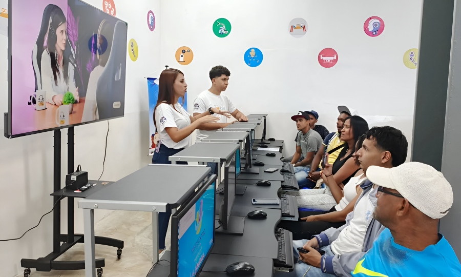 Infocentro La Guaira empodera a trabajadores de Fundalanavial con taller de TIC, ofimática y programación