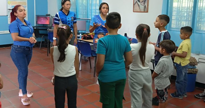 El Infocentro Centenario llevo la robótica y el reciclaje a los niños de la comunidad del Divino Niño