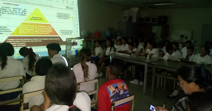 Educación sobre ciberbullying y seguridad digital para niños de la E.B. Sila Mota de Rojas en el estado Yaracuy